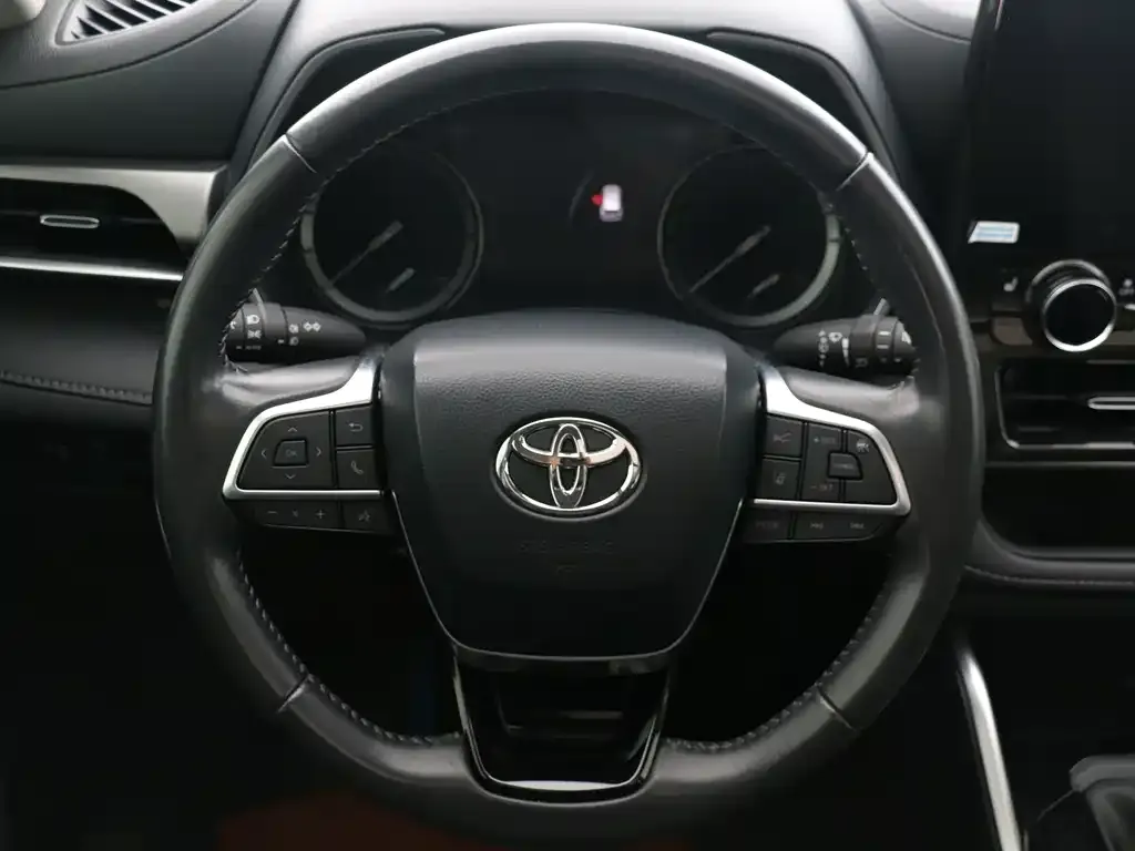 Toyota Highlander — фото 2