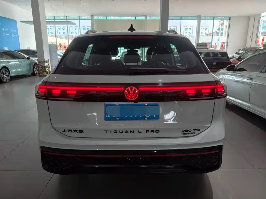 Volkswagen Tiguan L — фото 6