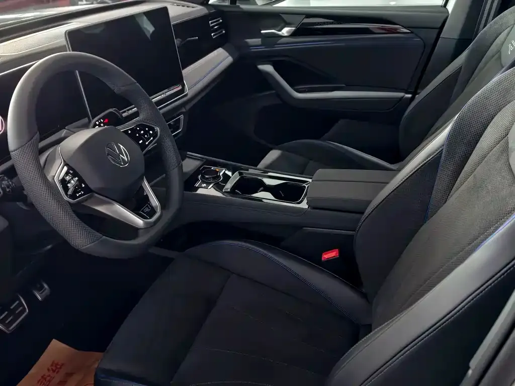 Volkswagen Tiguan L — фото 9