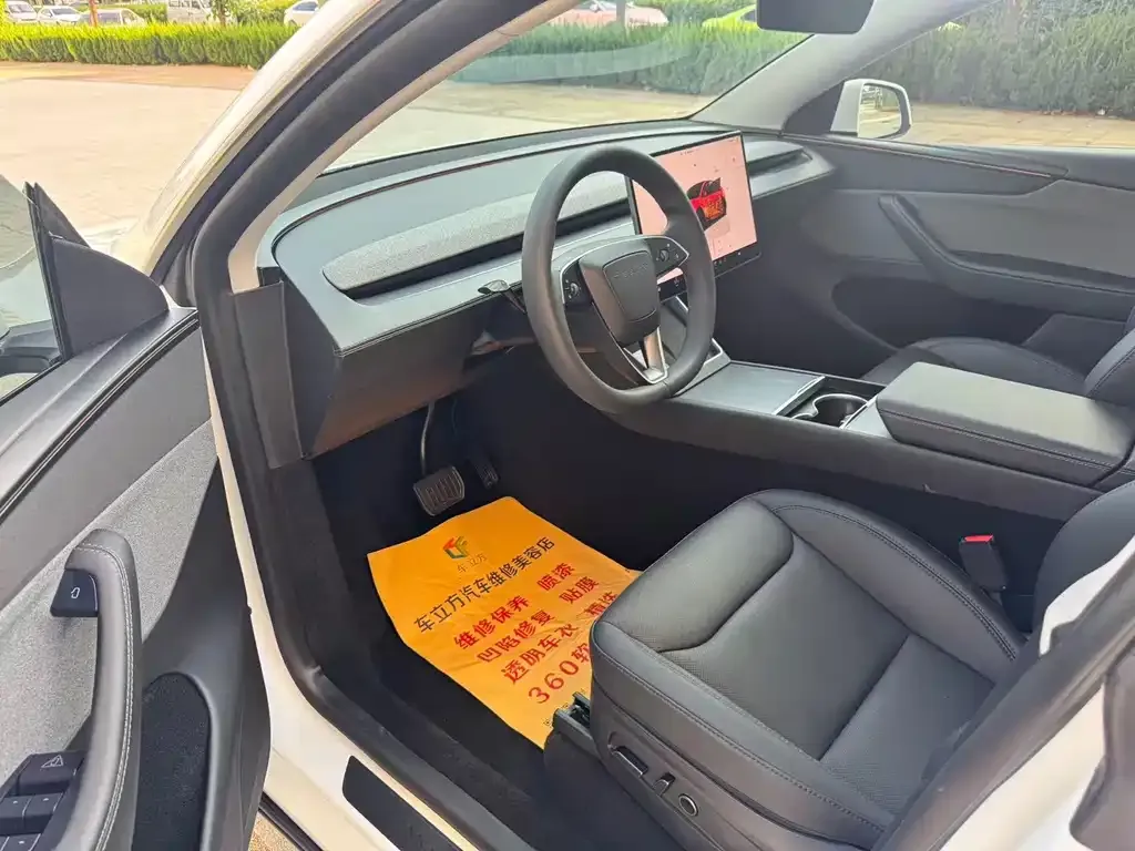 Tesla Model Y — фото 6