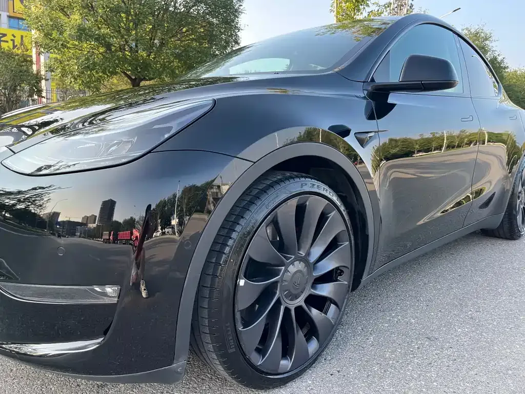 Tesla Model Y — фото 6