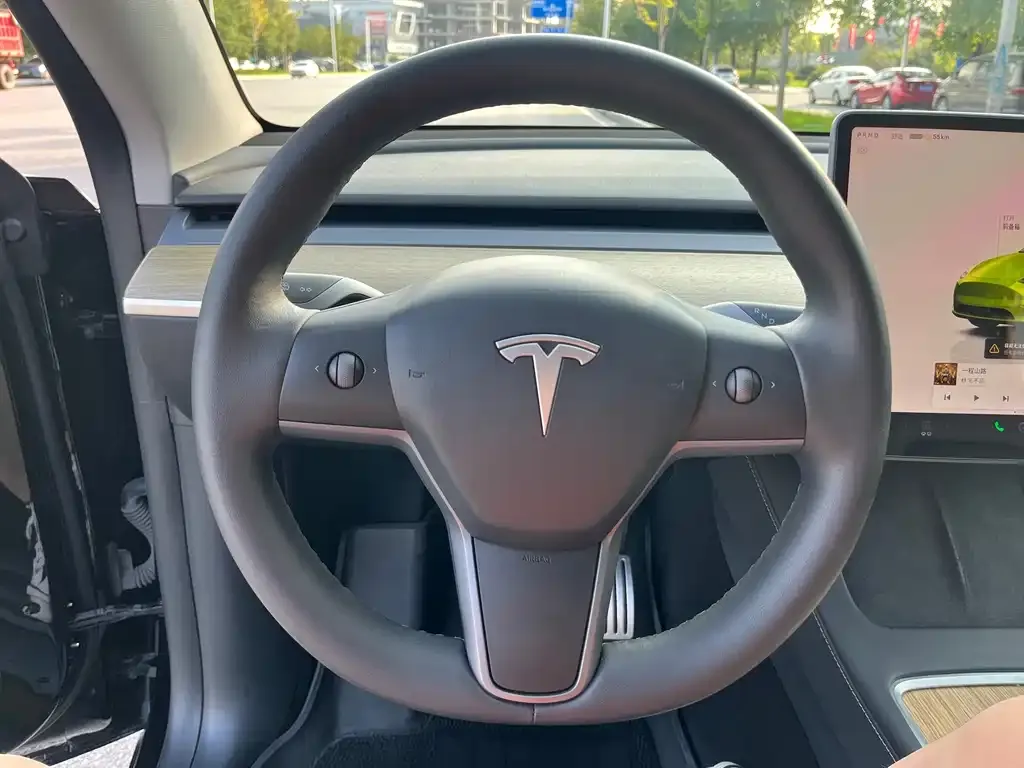 Tesla Model Y — фото 7
