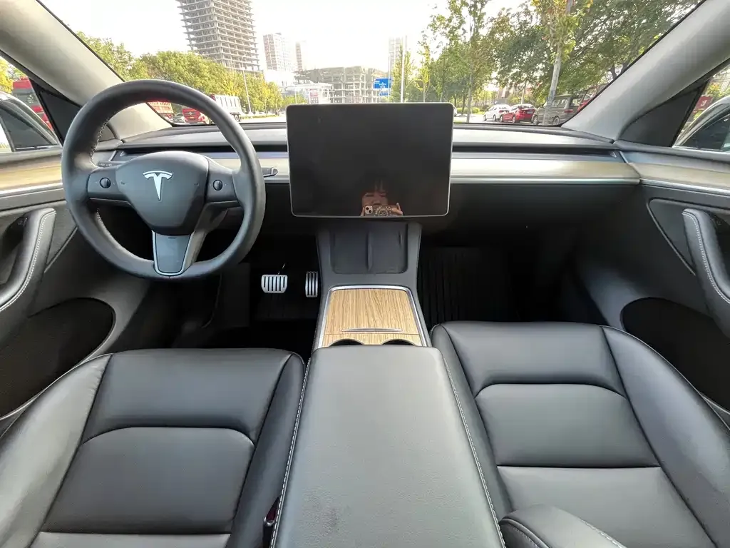 Tesla Model Y — фото 4