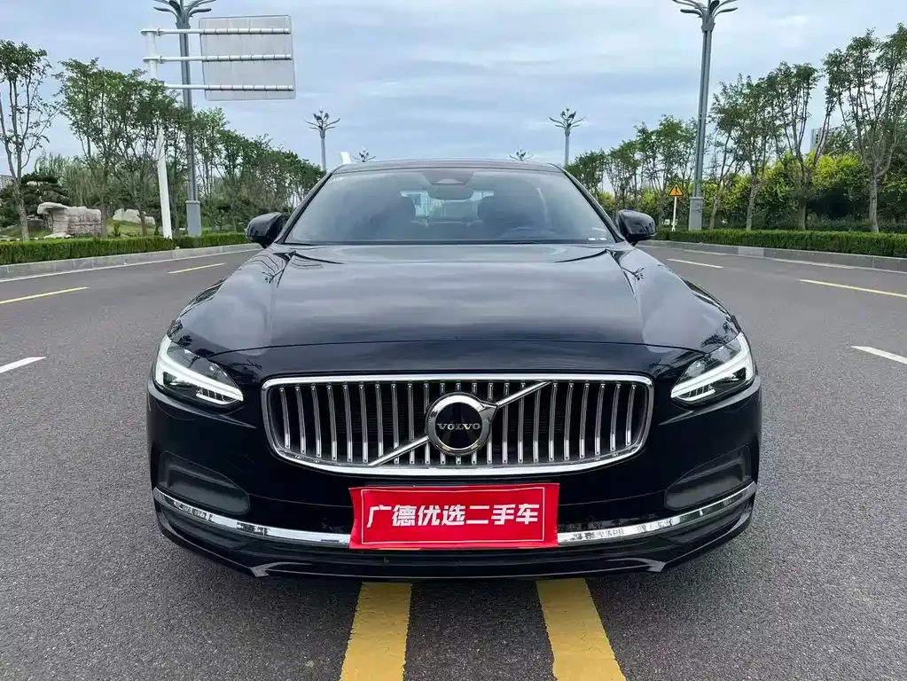 Volvo S90 — фото 1