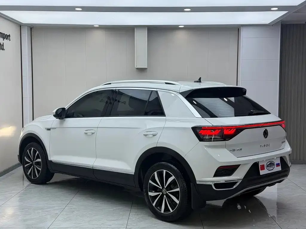 Volkswagen T-Roc — фото 10
