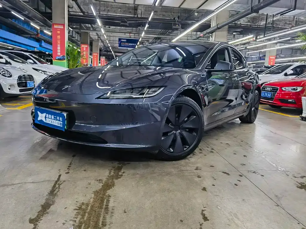 Tesla Model 3 — фото 1