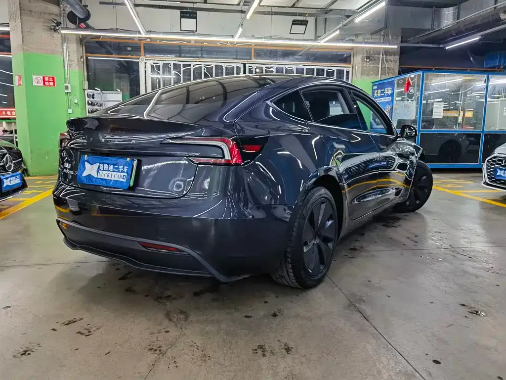 Tesla Model 3 — фото 10
