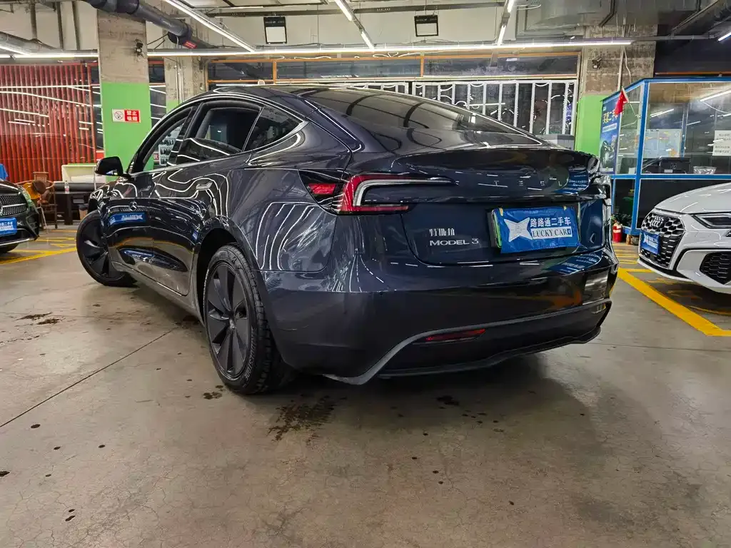 Tesla Model 3 — фото 8