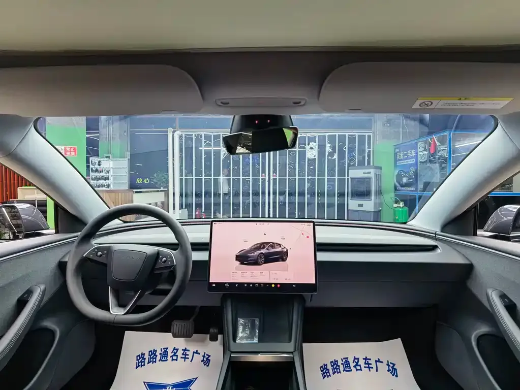 Tesla Model 3 — фото 3
