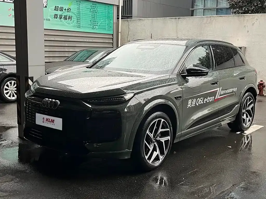 Audi Q6L e-tron — фото 1