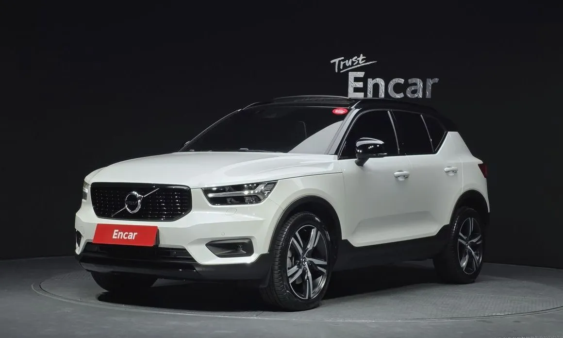 Volvo XC40 — фото 1