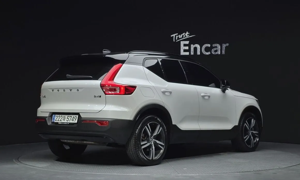 Volvo XC40 — фото 3