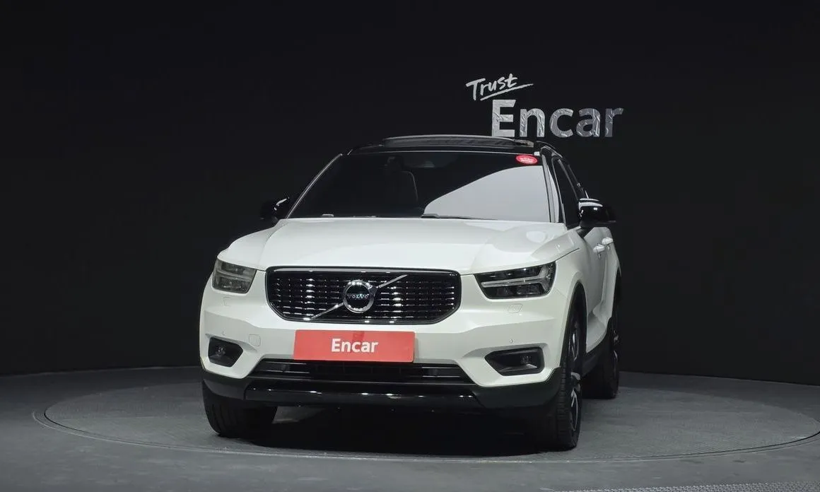 Volvo XC40 — фото 4