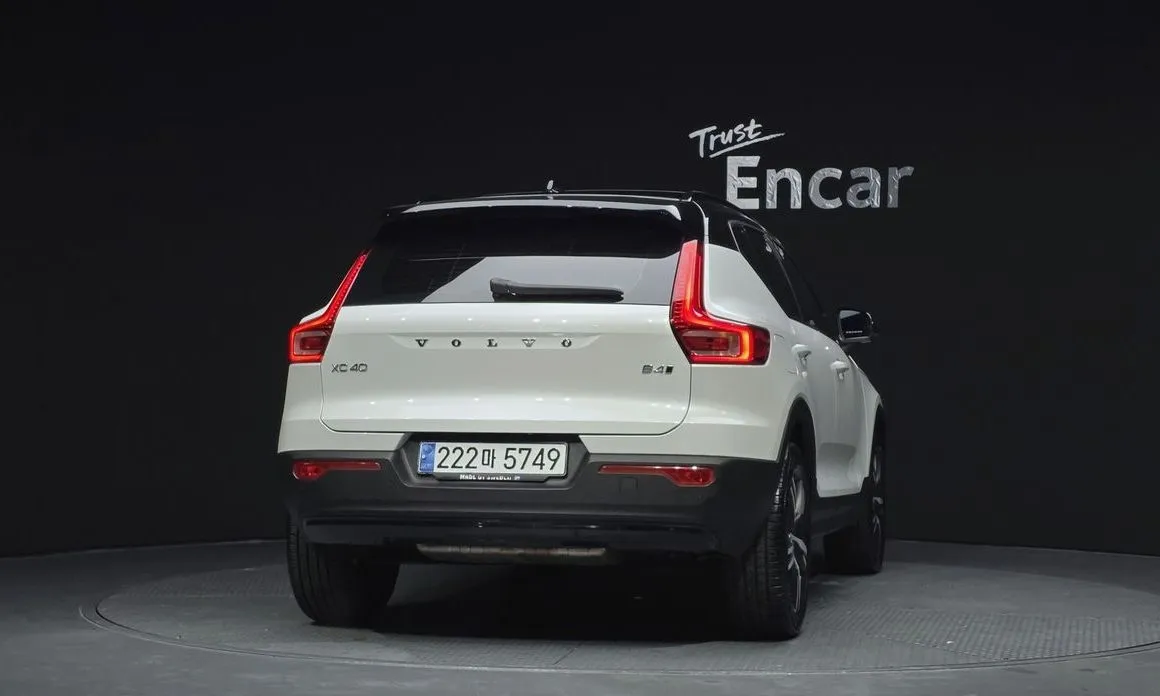 Volvo XC40 — фото 2