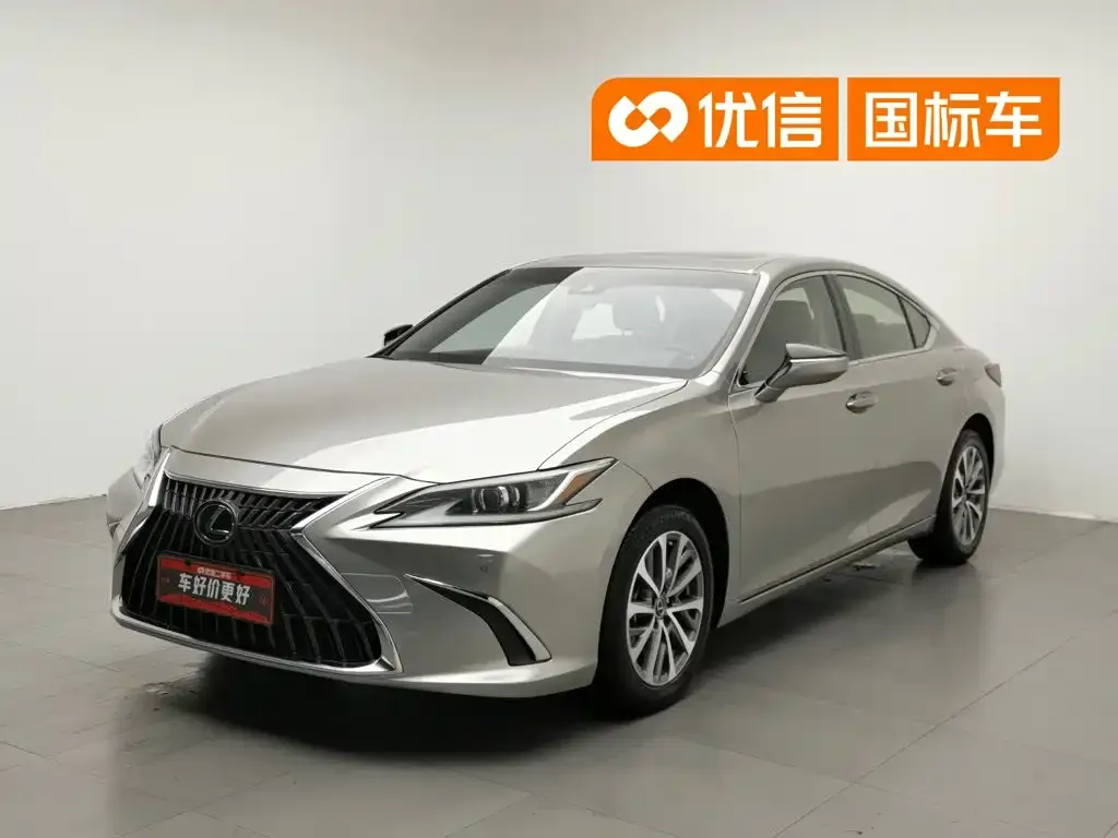 Lexus ES — фото 1