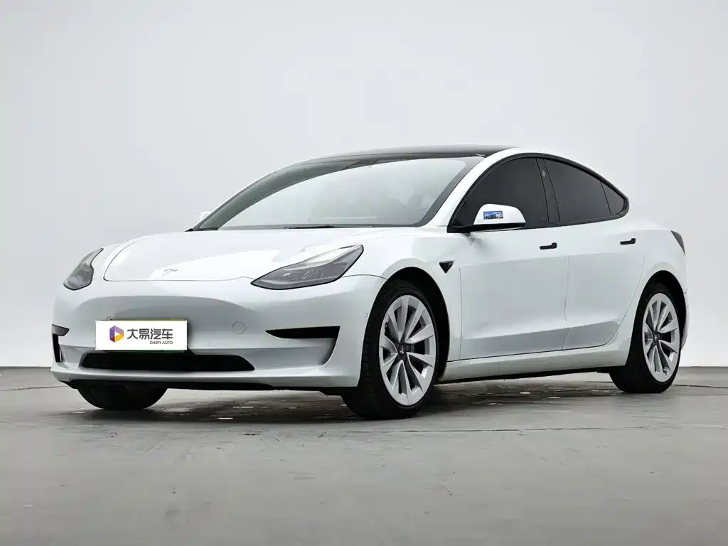 Tesla Model 3 — фото 1