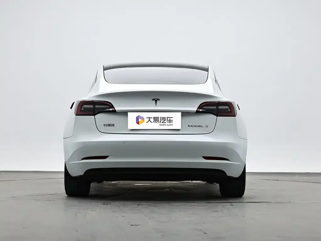 Tesla Model 3 — фото 9