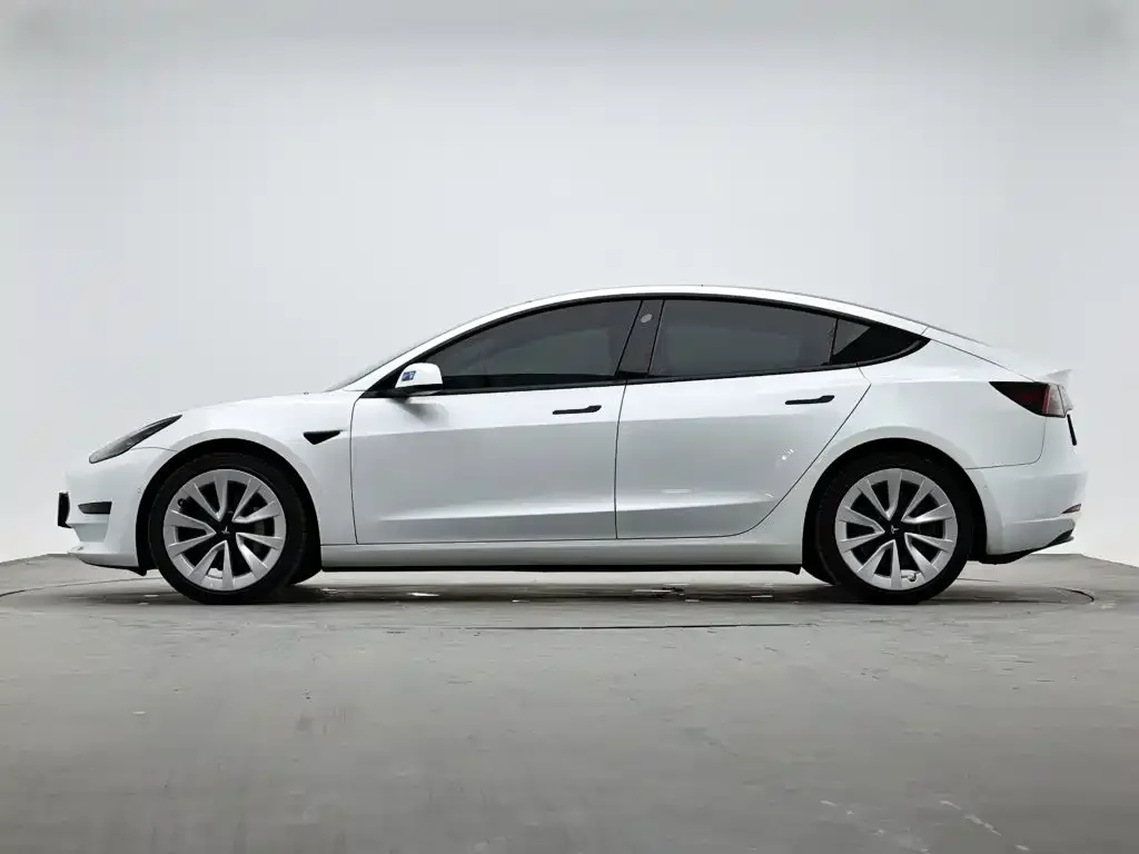 Tesla Model 3 — фото 3