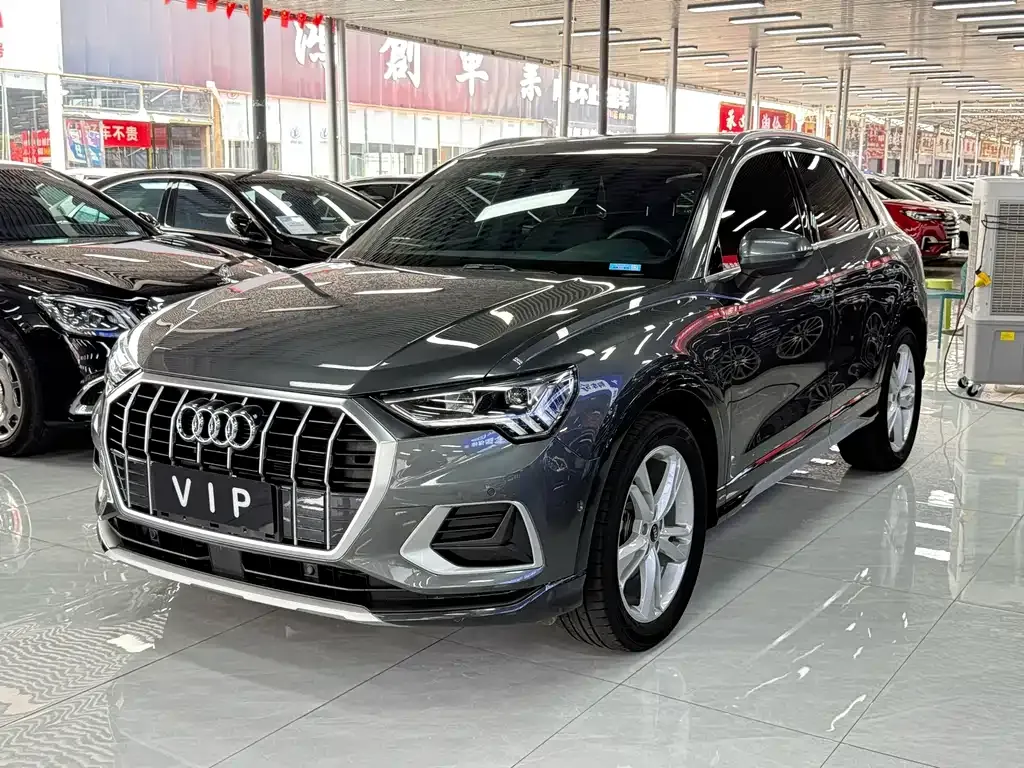 Audi Q3 — фото 1
