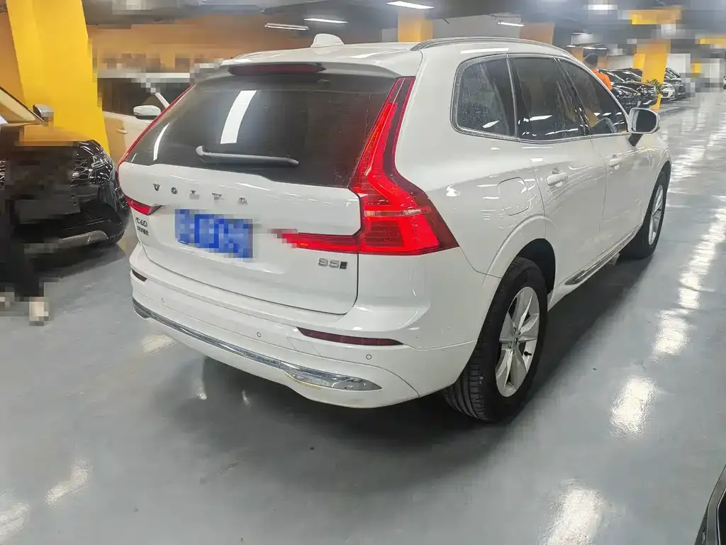 Volvo XC60 — фото 9