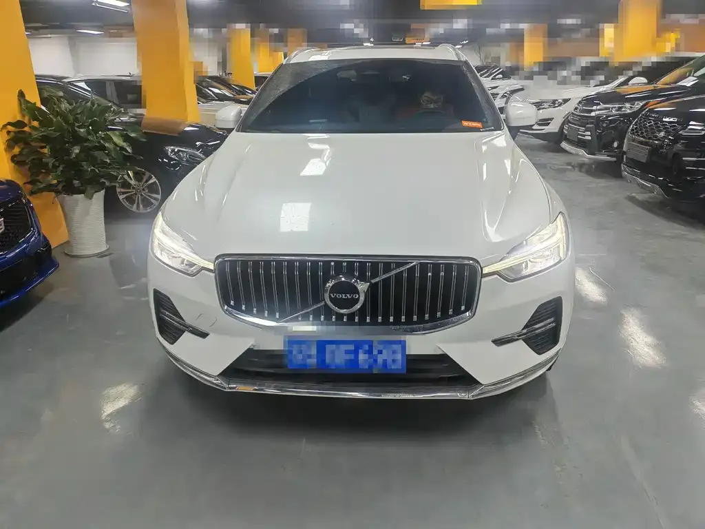 Volvo XC60 — фото 10
