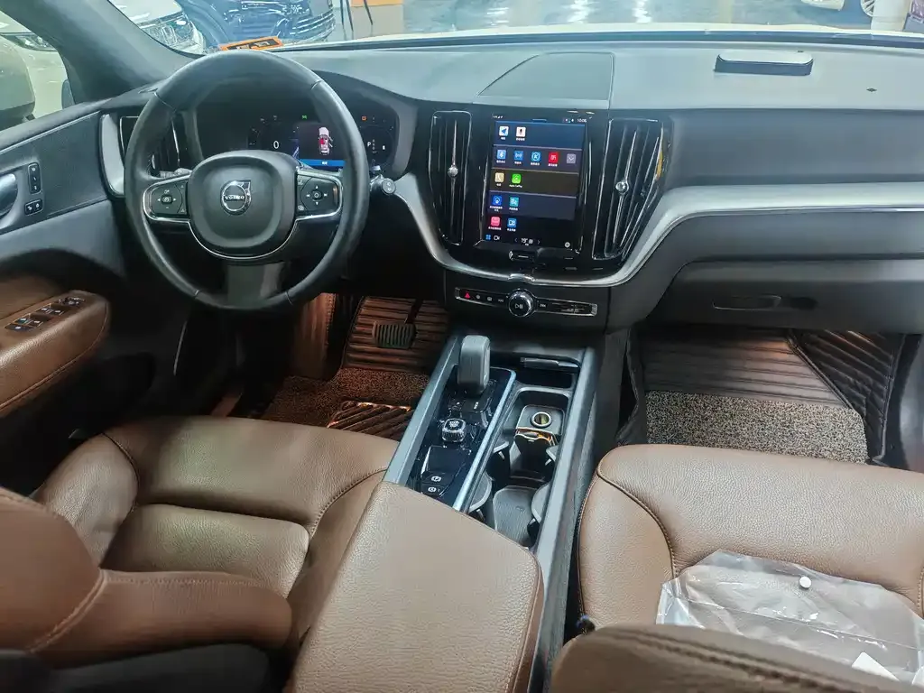 Volvo XC60 — фото 4