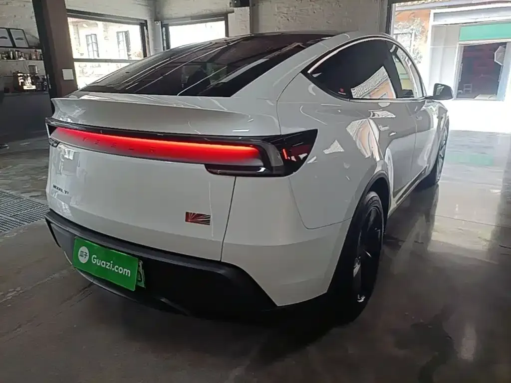 Tesla Model Y — фото 9
