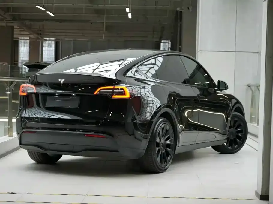 Tesla Model Y — фото 7
