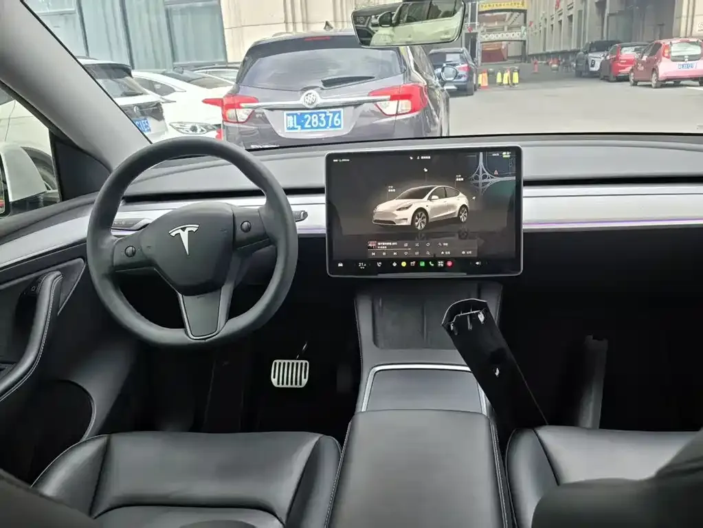 Tesla Model Y — фото 2
