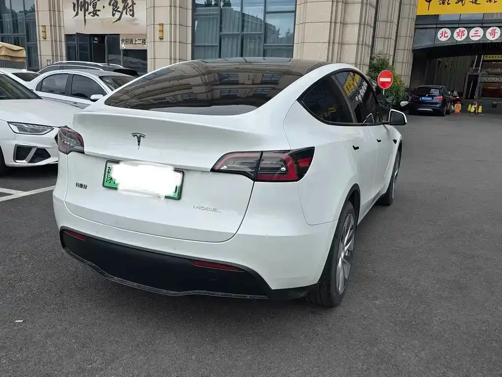 Tesla Model Y — фото 7