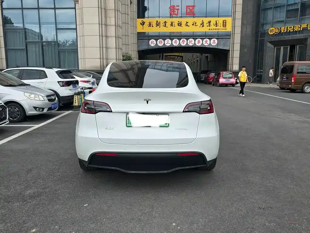 Tesla Model Y — фото 8