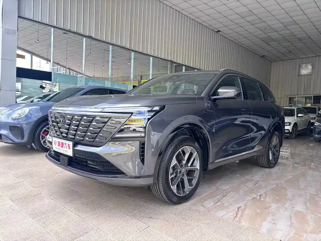 Changan CS75PLUS — фото 1