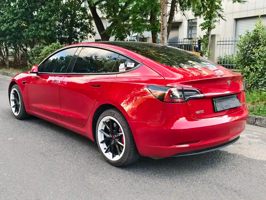 Tesla Model 3 — фото 8