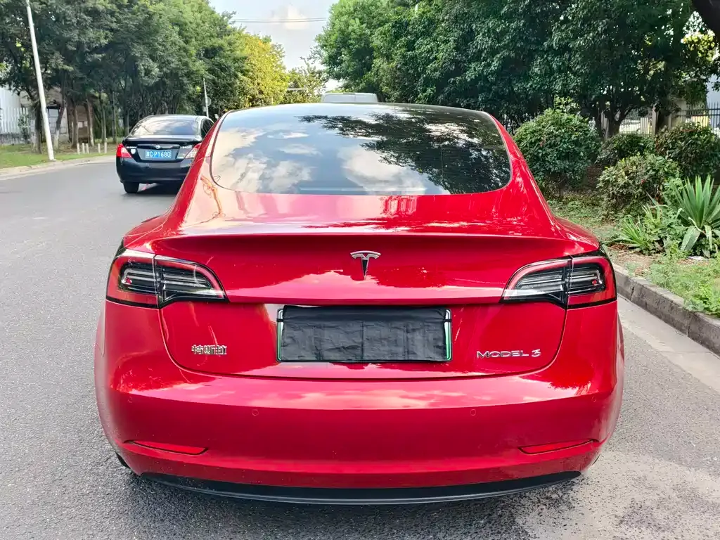 Tesla Model 3 — фото 7
