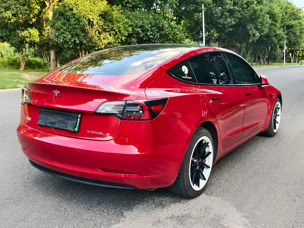 Tesla Model 3 — фото 10