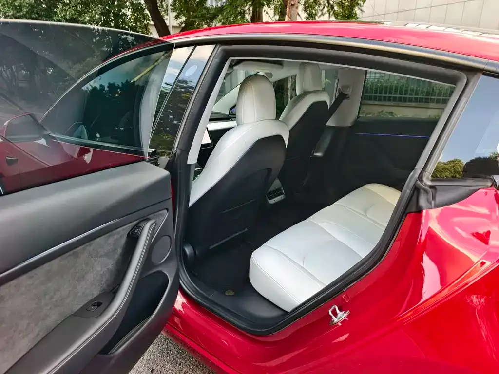 Tesla Model 3 — фото 5