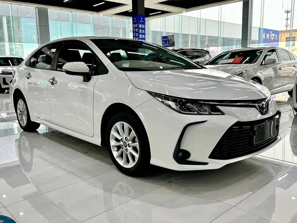 Toyota Corolla — фото 7