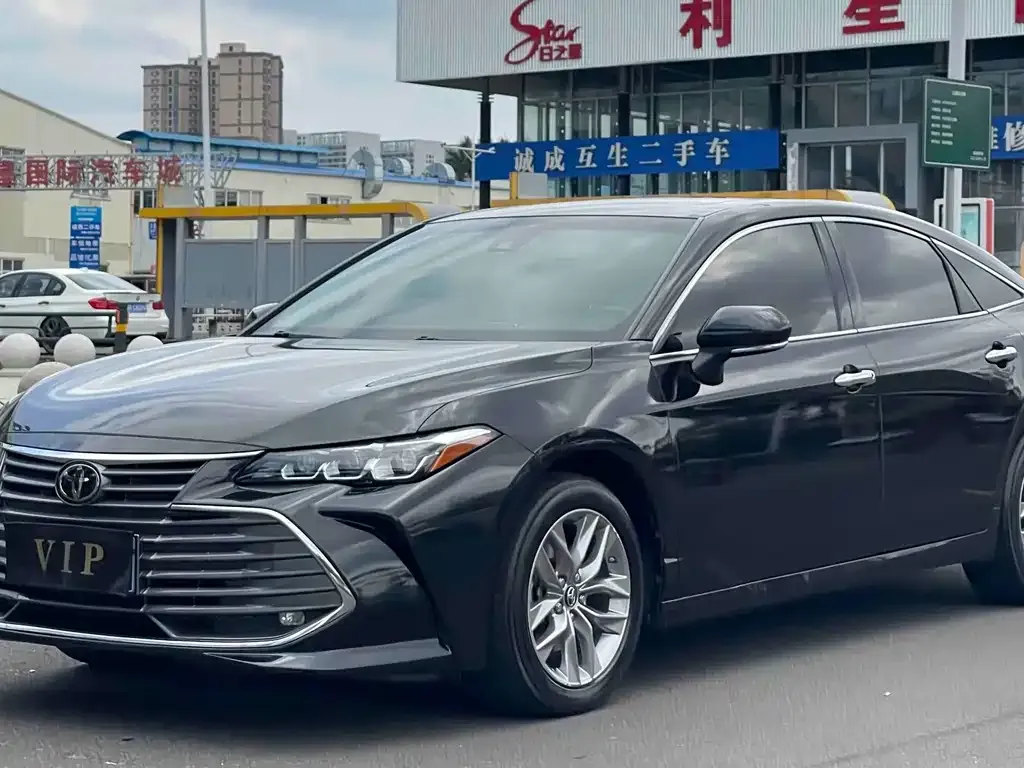 Toyota Avalon — фото 1