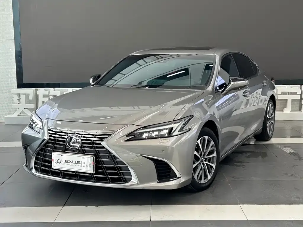 Lexus ES — фото 1