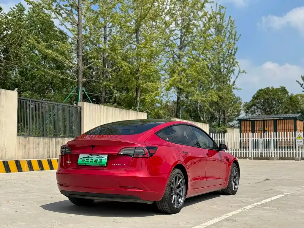 Tesla Model 3 — фото 5