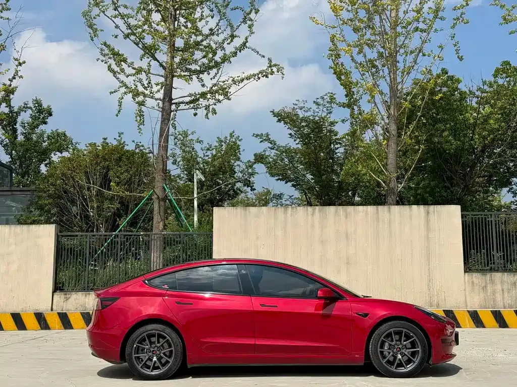 Tesla Model 3 — фото 8