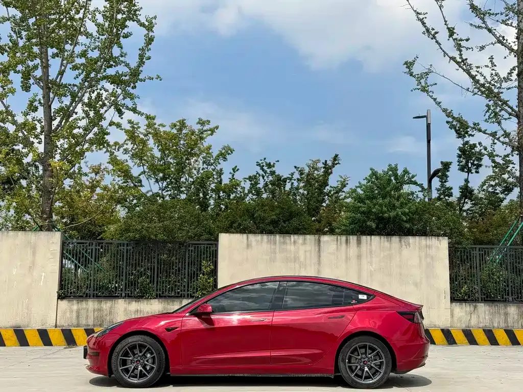 Tesla Model 3 — фото 10
