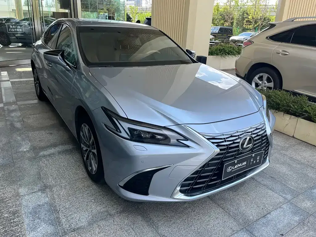 Lexus ES — фото 5