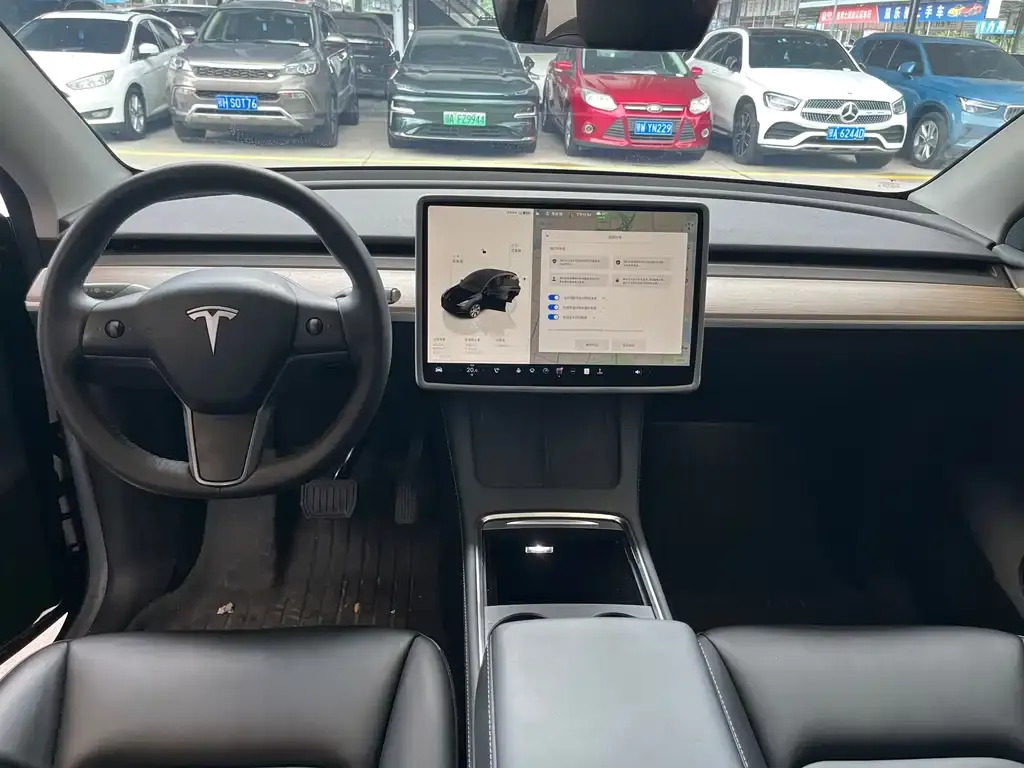 Tesla Model Y — фото 2