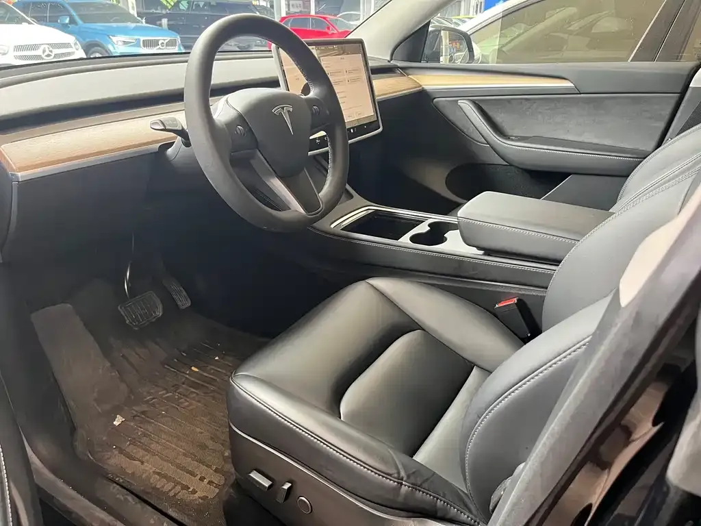Tesla Model Y — фото 4