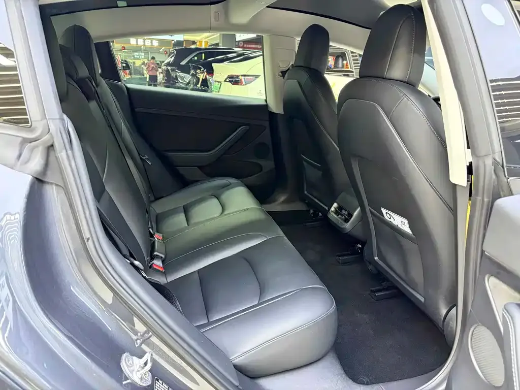 Tesla Model 3 — фото 9