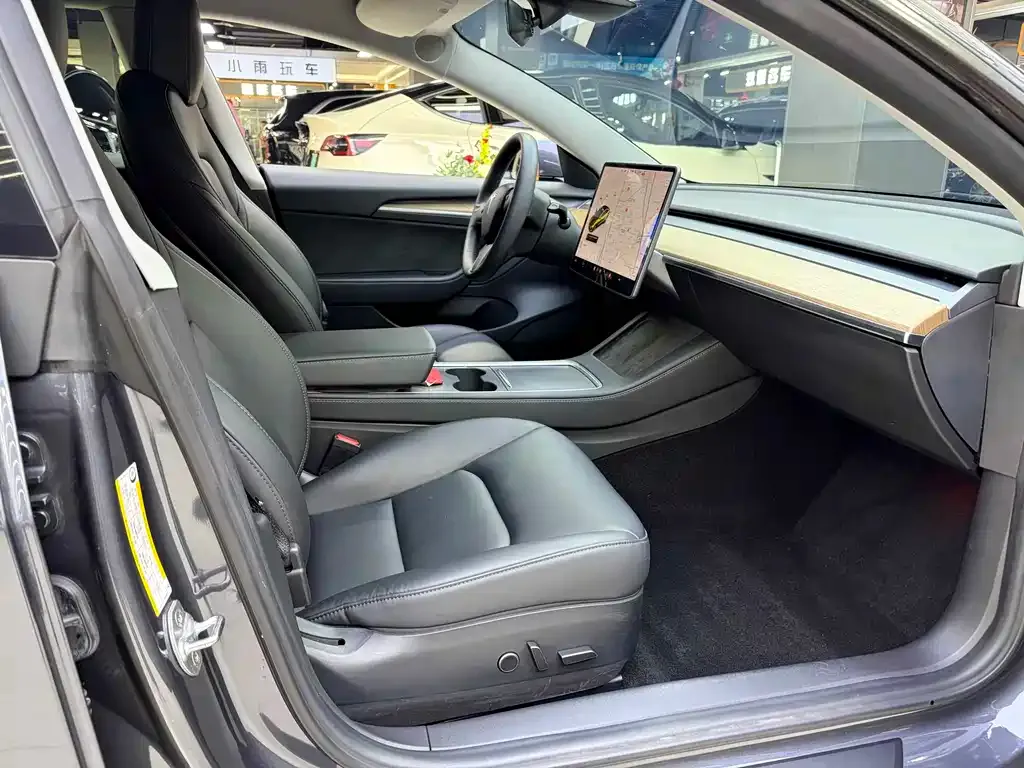 Tesla Model 3 — фото 3