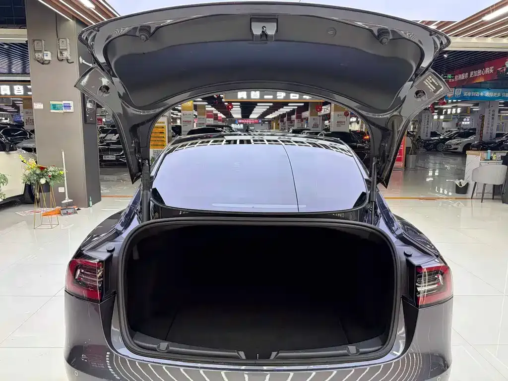 Tesla Model 3 — фото 7