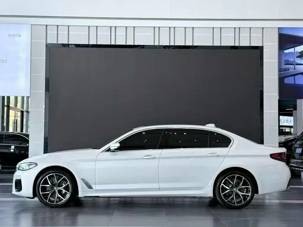 BMW 5 Series — фото 5