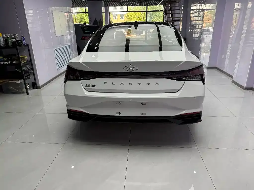 Hyundai Elantra — фото 4